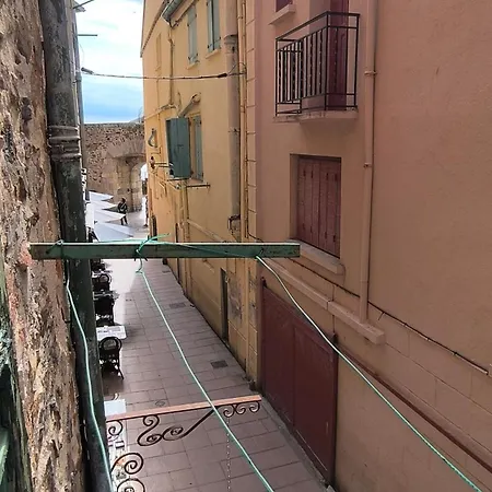 Petit Au Coeur Du Centre Historique De شقة